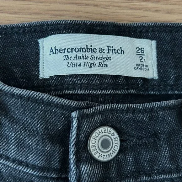 Abercrombie & Fitch Ultra High Rise Ankle Straight Jeans in Washed Black Size 2 - Picture 7 of 13